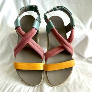 NWOT Sorel Roaming Deacon Sandals